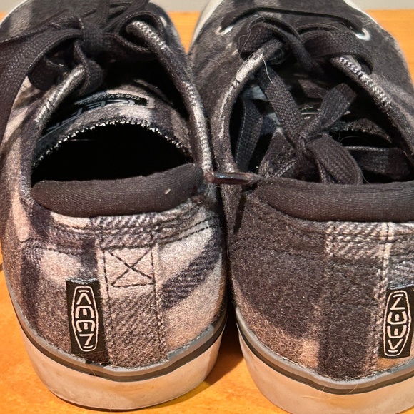 Keen Elsa plaid 7.5 - Picture 2 of 5